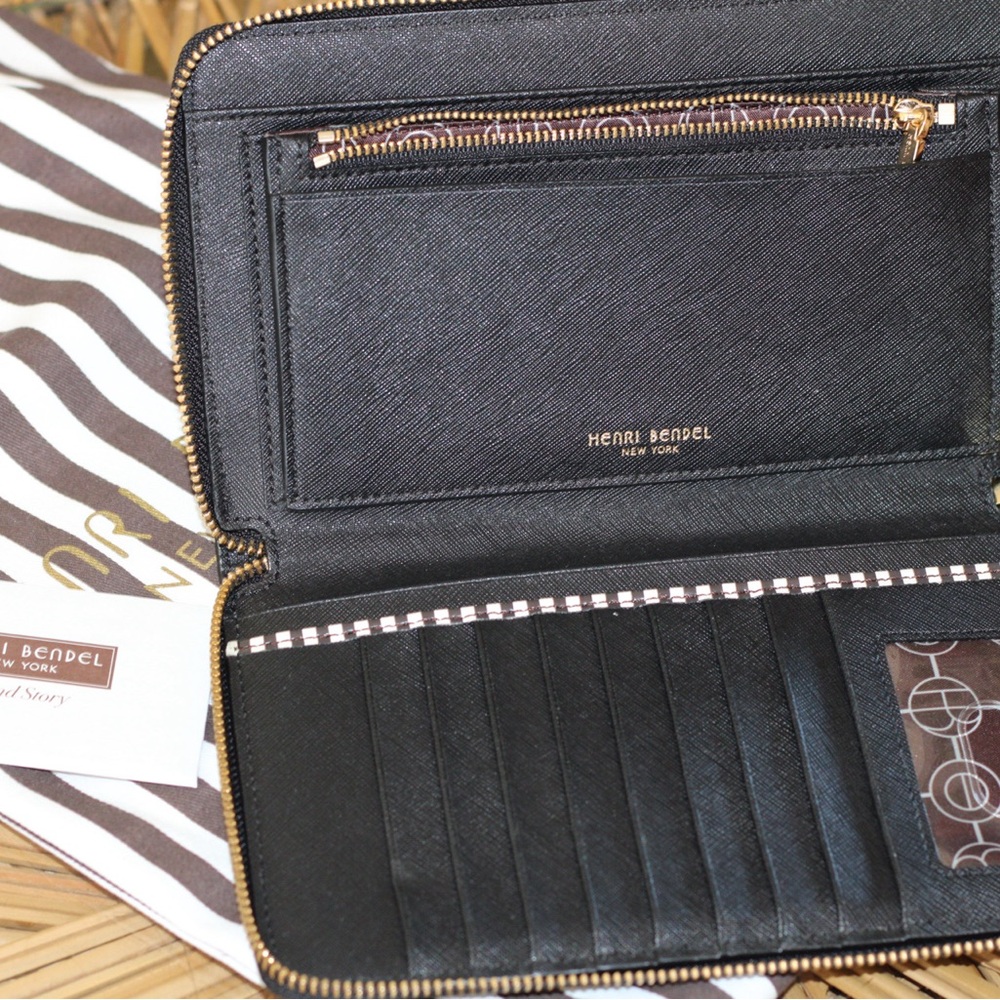 Henri Bendel West 57th XL Zipped Wallet